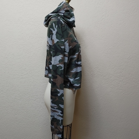 Camo print cropped hoodie - Picture 7 of 11